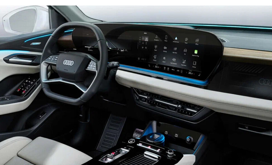 Audi Q6 e-tron демонстрирует интерьер с тремя большими дисплеями