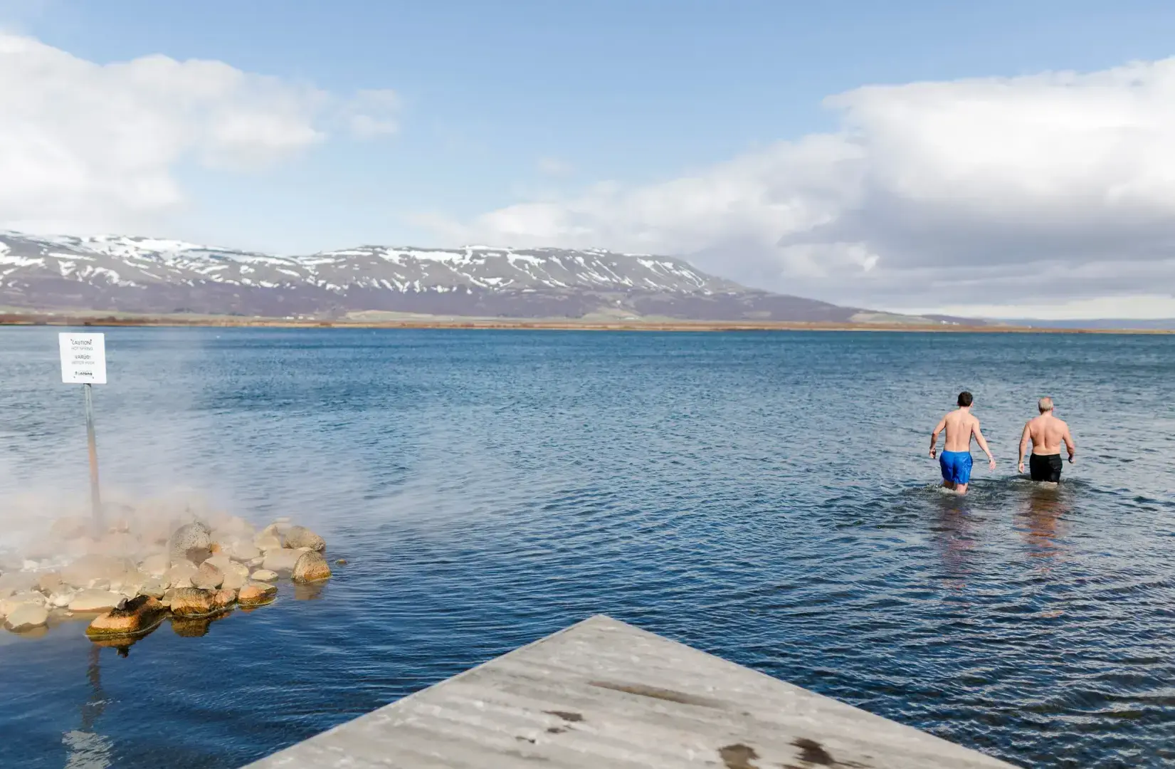 5 горячих источников в Исландии, которые не являются Голубой лагуной