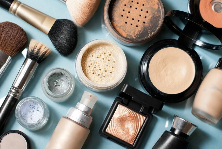 За пудрой и помадой: Шпионские страсти в мире косметики