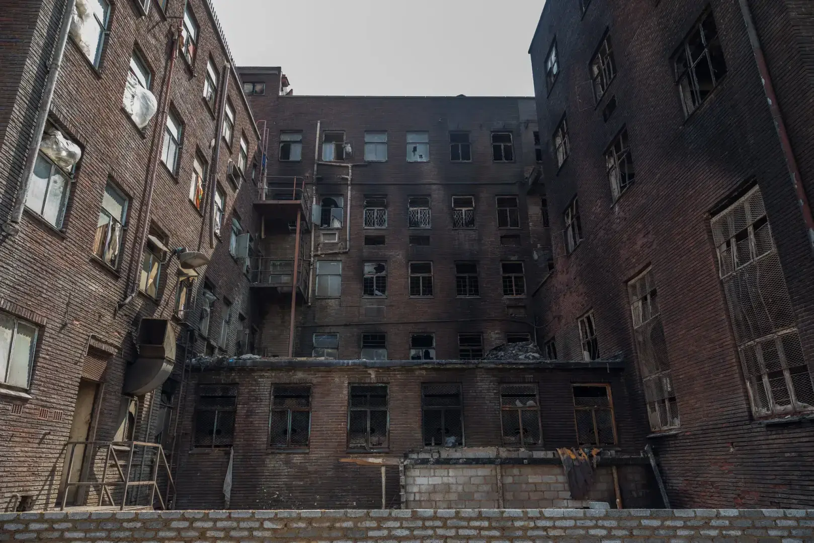 После пожара в Южной Африке мигранты опасаются ответной реакции