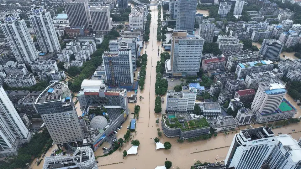 Продолжающийся проливной дождь на юге Китая – число смертей выросло