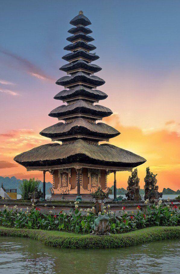 "Остров богов: место мистики и красоты"