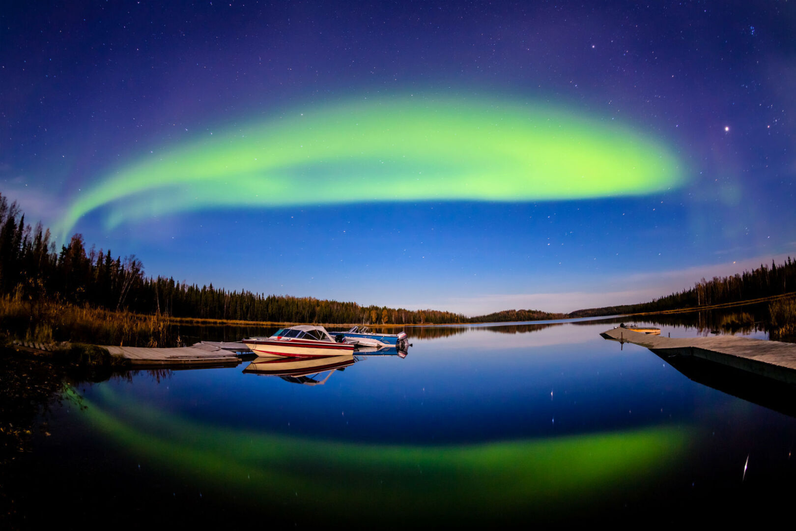 Северное сияние - завораживающее зрелище на небосводе