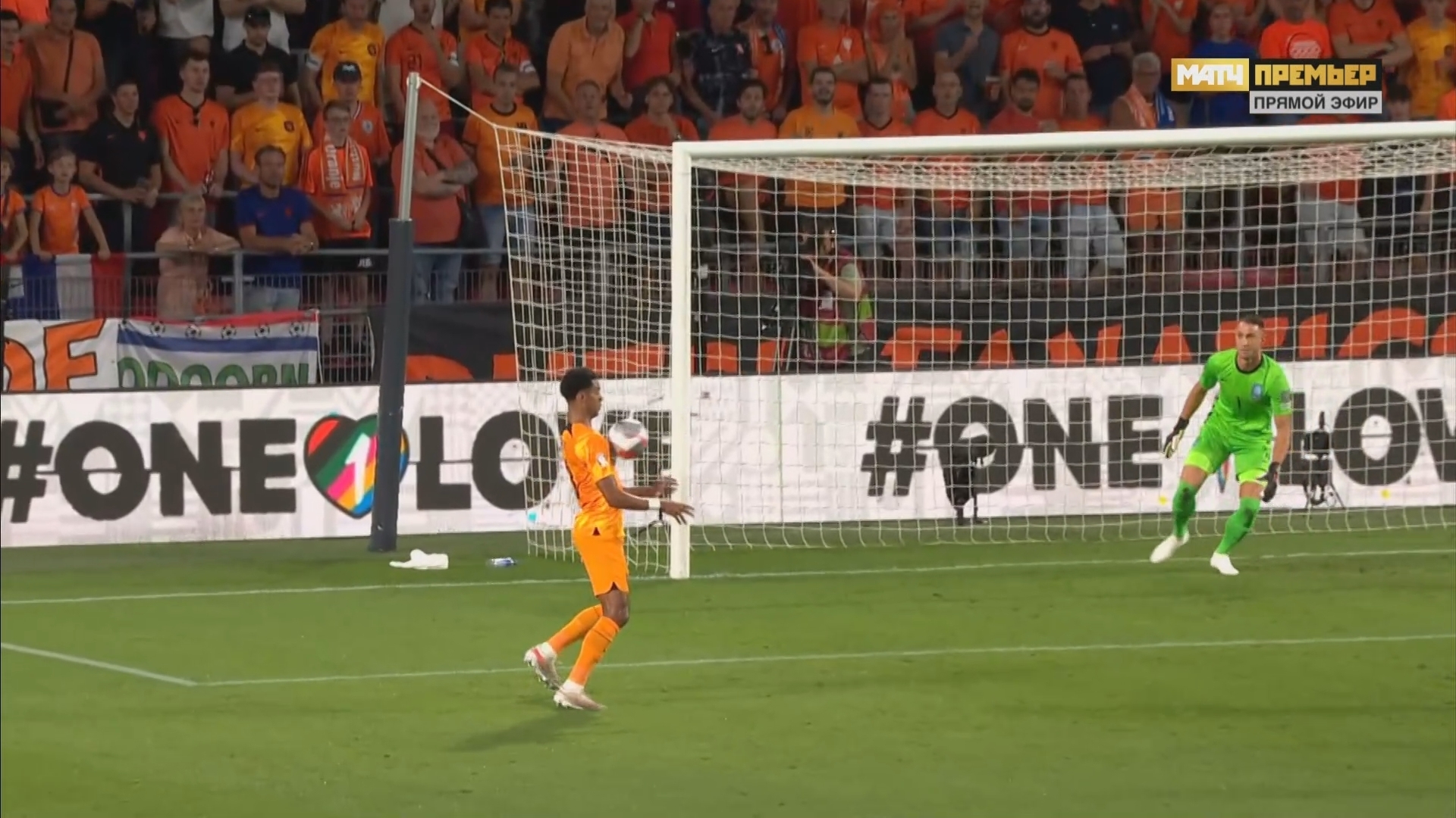 Оранжевые явно сильнее эллинов