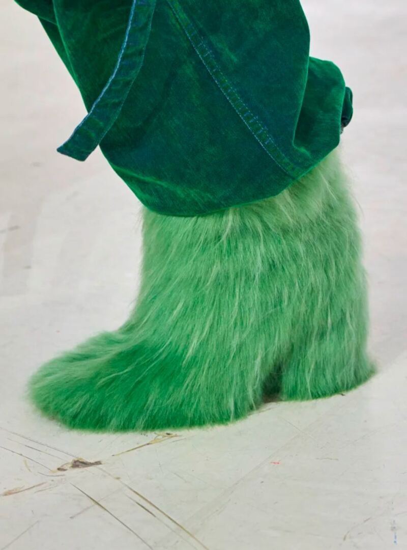 Тренды 2023: самые нелепые новинки с подиумов