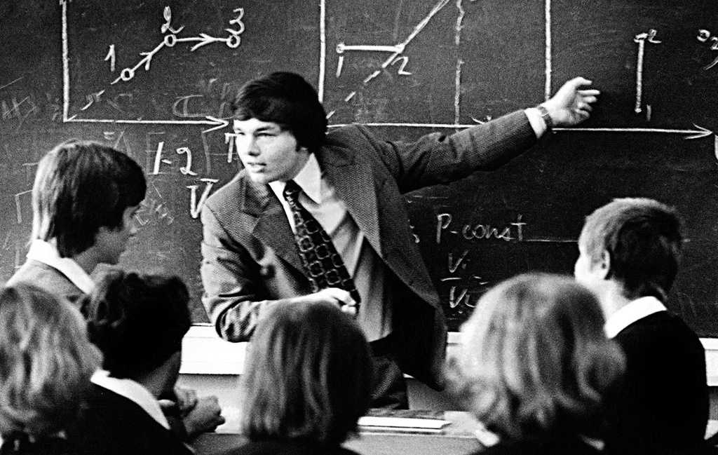 Жизнь - это его история, история простого учителя из маленького городка