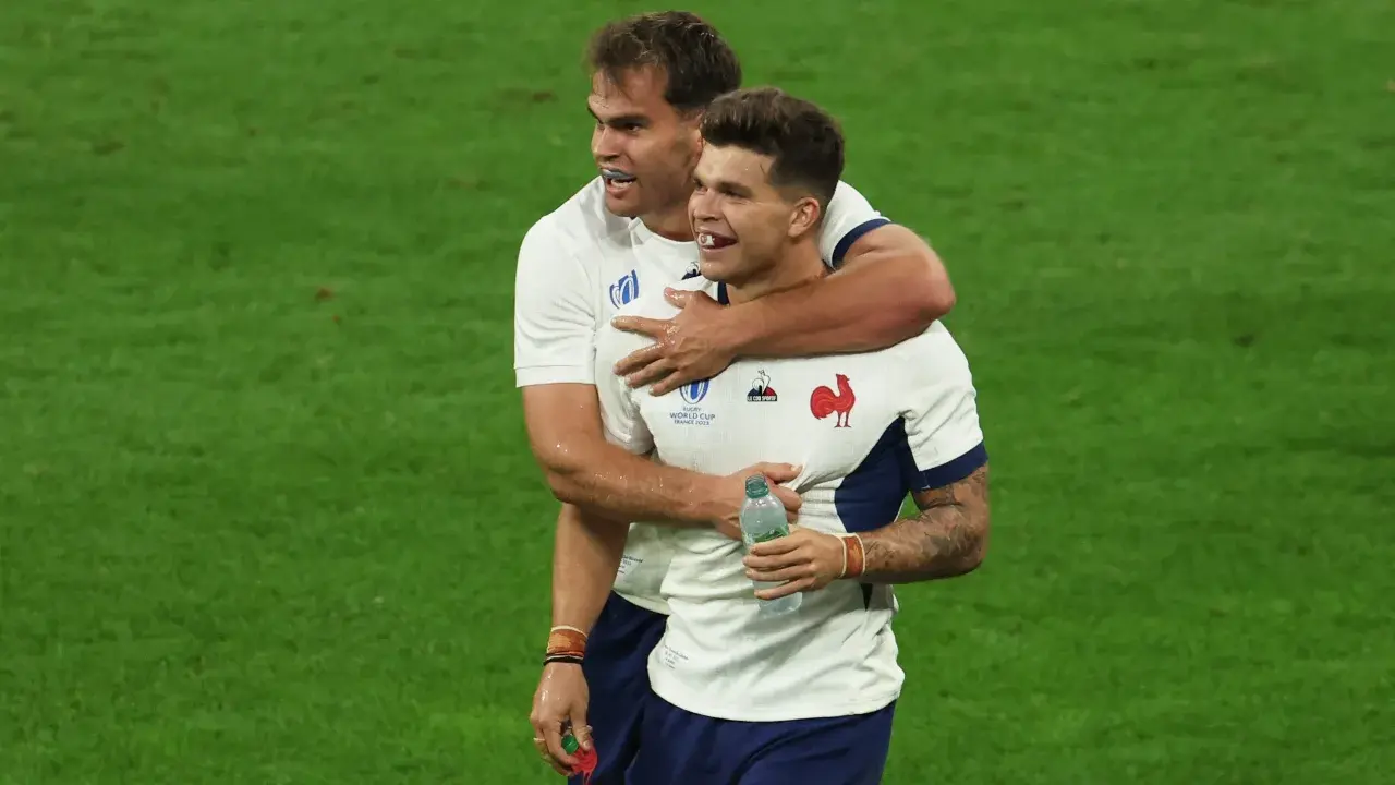 Хозяева сборной Франции выиграли первую игру чемпионата мира по регби 2023 года , победив в пятницу фаворитов турнира Новую Зеландию со счетом 27–13.