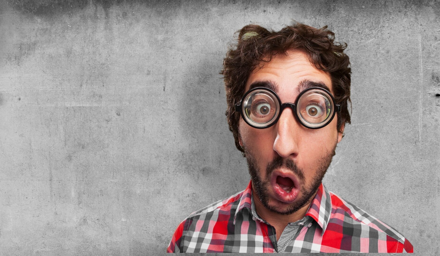 ЕС запретил россиянам ввозить в страны Евросоюза личные автомобили, смартфоны и шампуни