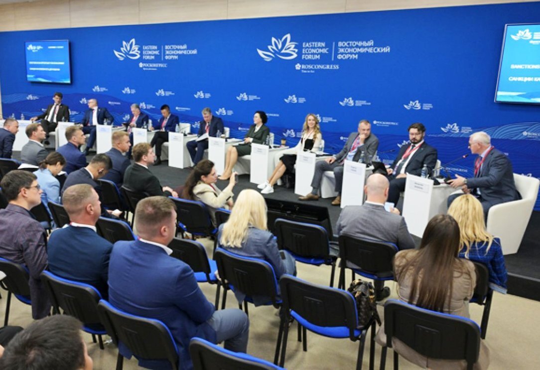 О чем говорит Путин на VIII экономическом Форуме во Владивостоке? Будет ли деприватизация, пойдет ли на Выборы и кому что обещают?