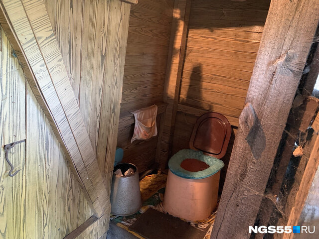 Туалета нет, но вы держитесь! XXI век, а медики в кусты по нужде ходят