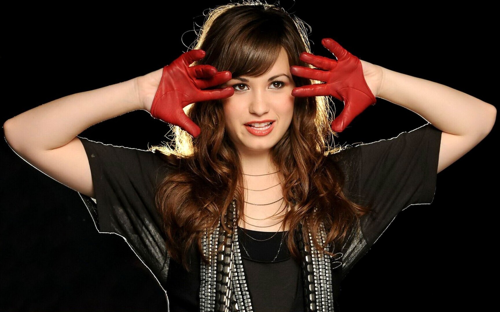 Деми Ловато намекает на брак с бойфрендом Джутсом