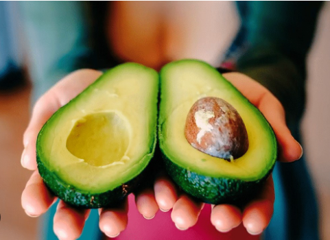 Сколько калорий в авокадо? Почему это может быть не лучший показатель.