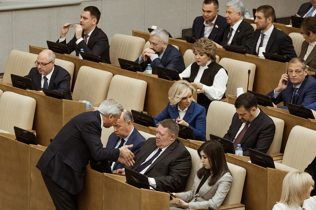 Совет государственной думы проводит совместные заседания. Депутат гос Думы Фед собрания РФ. Собрание депутатов Единой России. Госдума Ижевск 2022. Госдума РФ 2022.