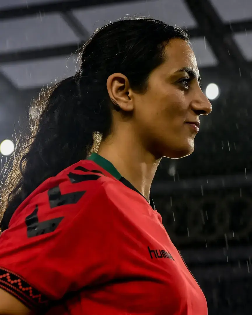 Они стреляли в нее. Они выгнали ее из дома. Она не перестанет бороться за девочек.