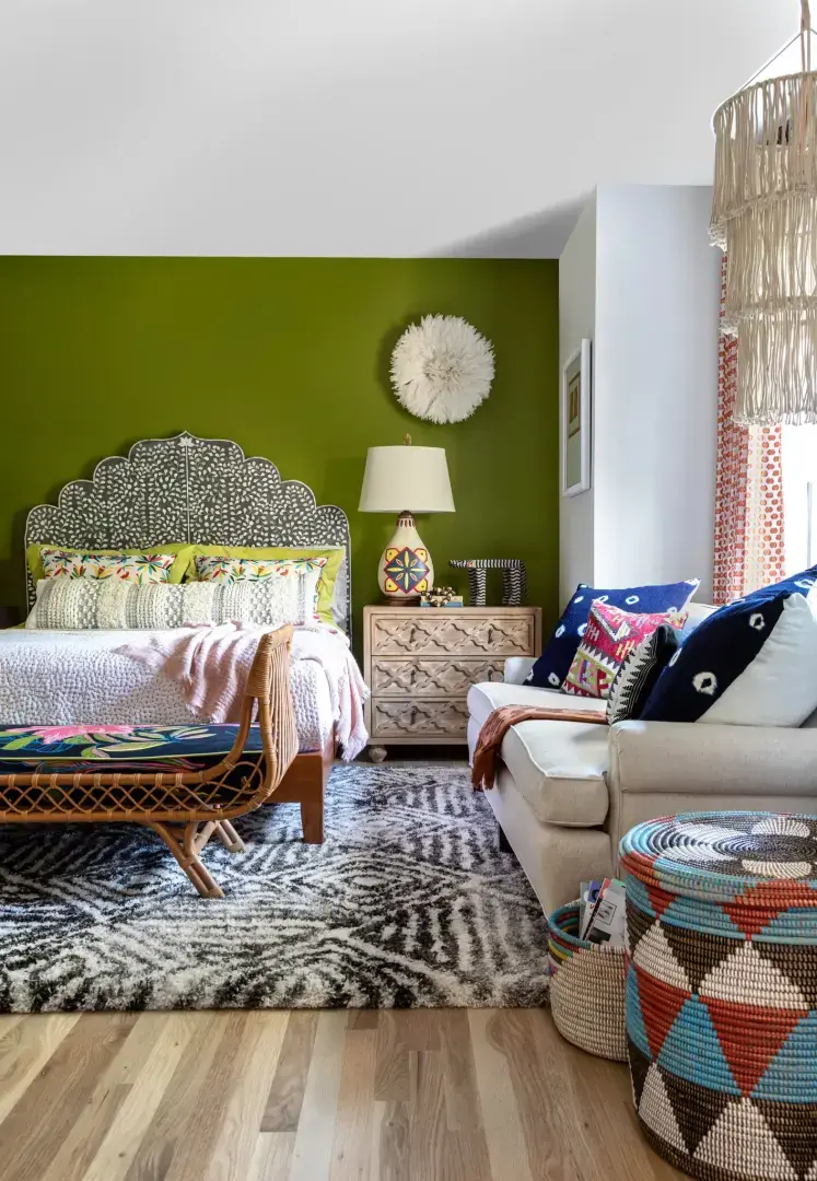 В каждой спальне необходимо место для хранения вещей. Но что, если у вас нет больших шкафов?