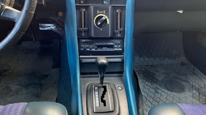 Mercedes S-Class 1973 года, принадлежащий королю Швеции, выставлен на продажу