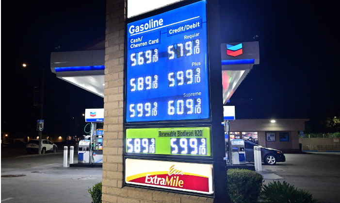 Резкий рост цен на нефть вызывает новые опасения по поводу инфляции в США