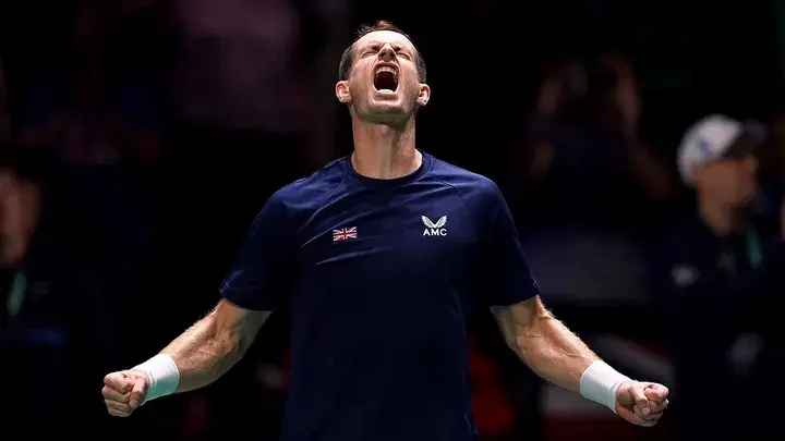 Энди Маррей посвящает победу бабушке после пропуска похорон в теннисном матче: "Бабушка, это для тебя" Маррей победил Леандро Риди ...