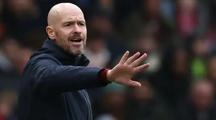 На Эрика тен Хэга усилилось давление, поскольку "Брайтон" вырвал победу на "Олд Траффорд"