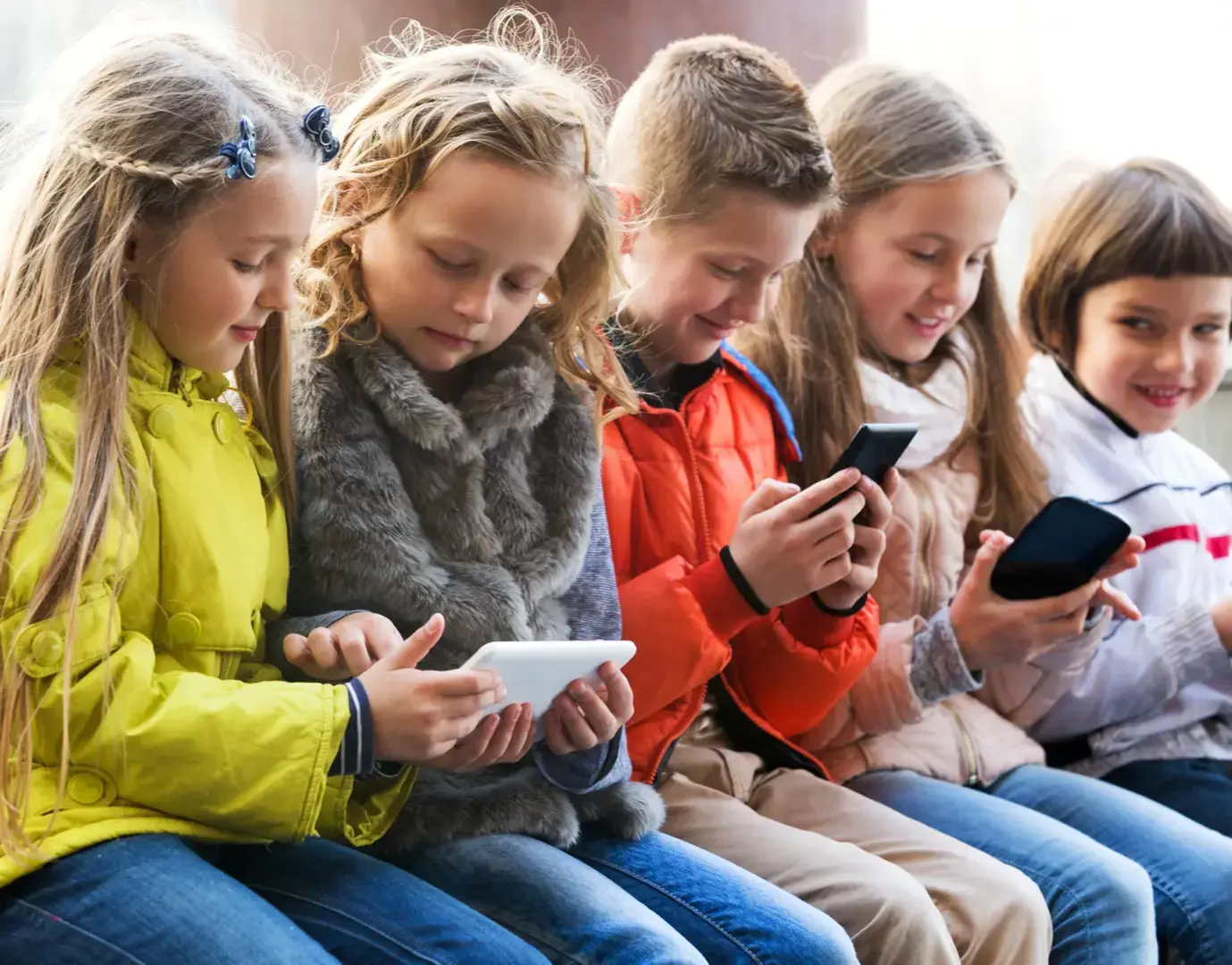 Дети и их незаинтересованность,неспособность смотреть вперед.Вред смартфонов.