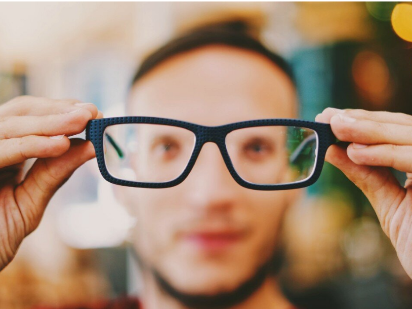 Бесплатное восстановление зрения в итоге обошлось мужчине в 49 тысяч рублей