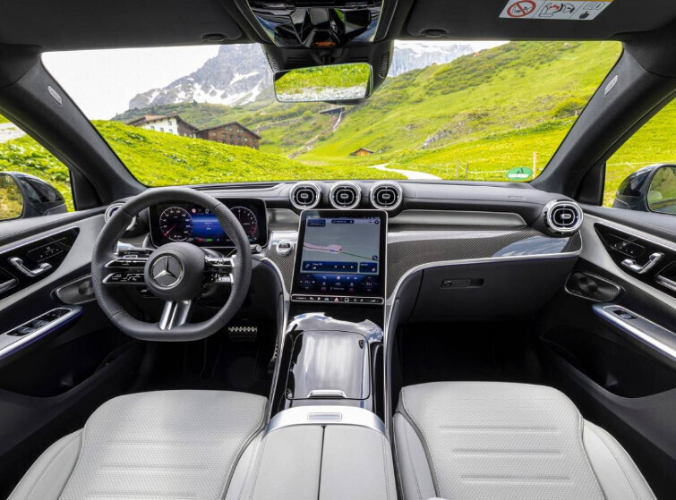 Новый Mercedes-Benz GLC Coupe, первое знакомство на дороге