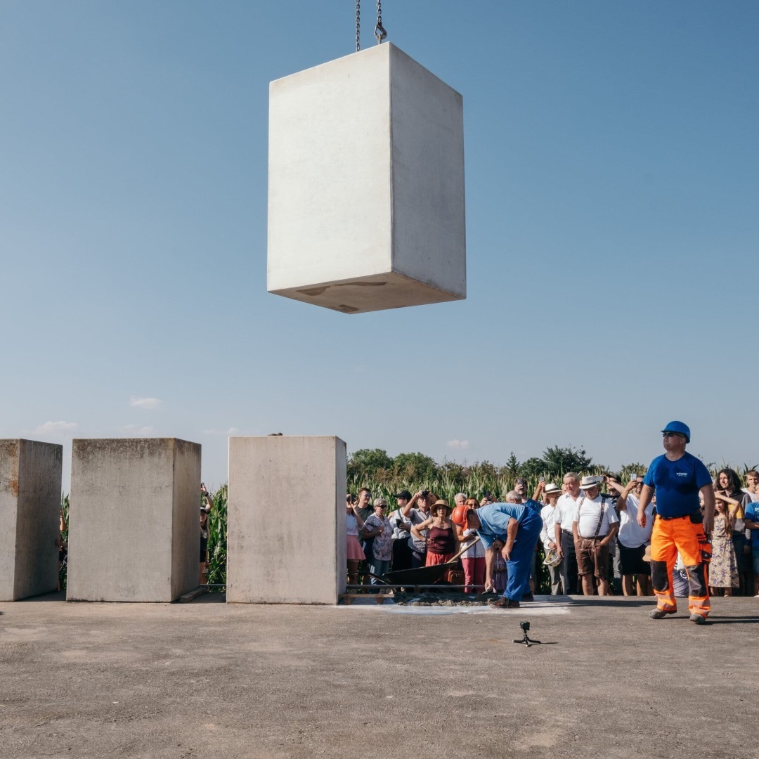 До 3183 года н.э. эта общественная скульптура находится в стадии разработки