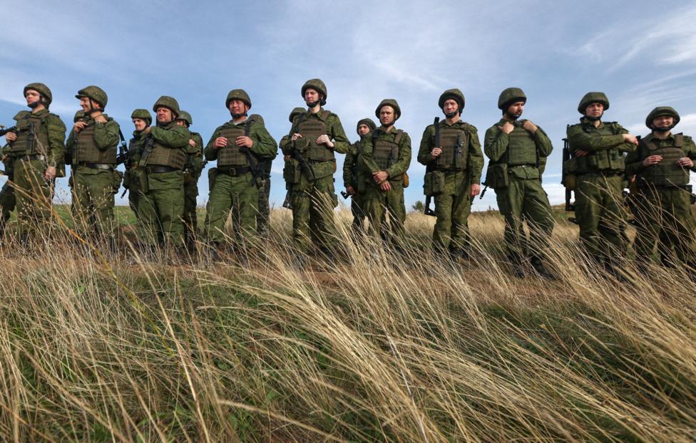 Где находятся набранные 300 тысяч контрактников российской армии?