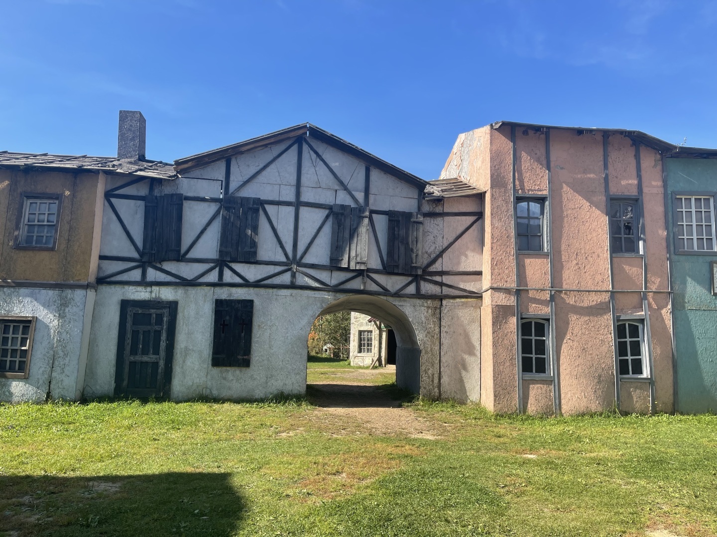 Вы хотели бы сниматься в кино? Приглашаю вас со мной на экскурсию в Киногород Пилигрим Порто в Химках: Россия