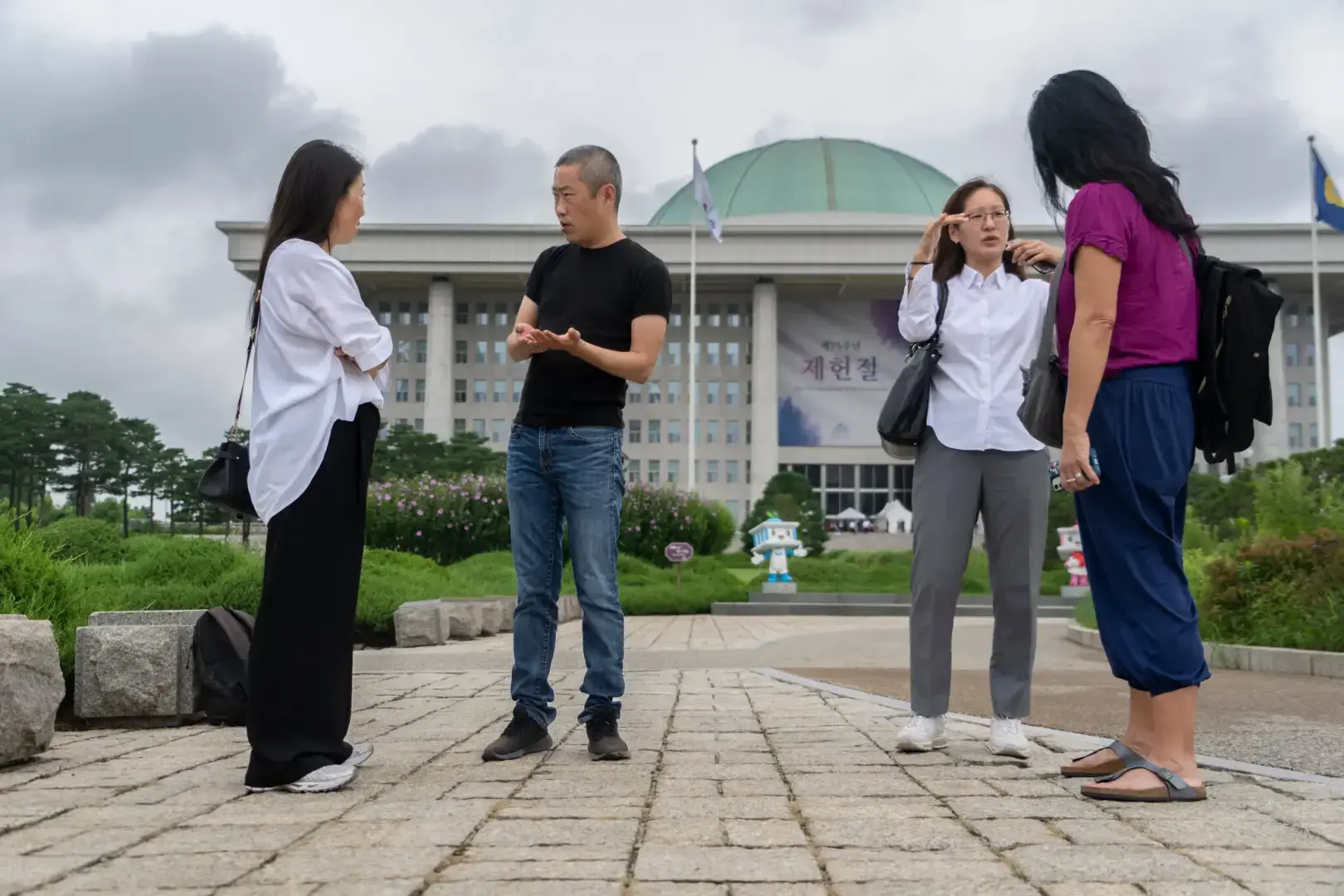 Крупнейший в мире ‘экспортер младенцев’ сталкивается со своим болезненным прошлым