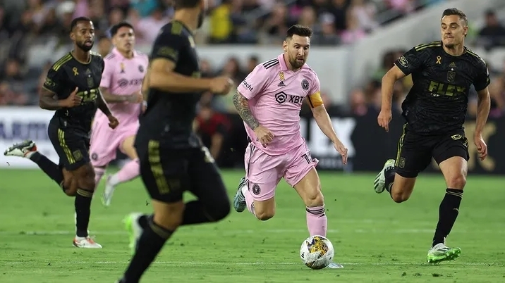 Оуэн Уилсон сравнивает манию Лионеля Месси с шокирующим приходом Пеле к нам в 1975 году: "Может быть, даже больше"