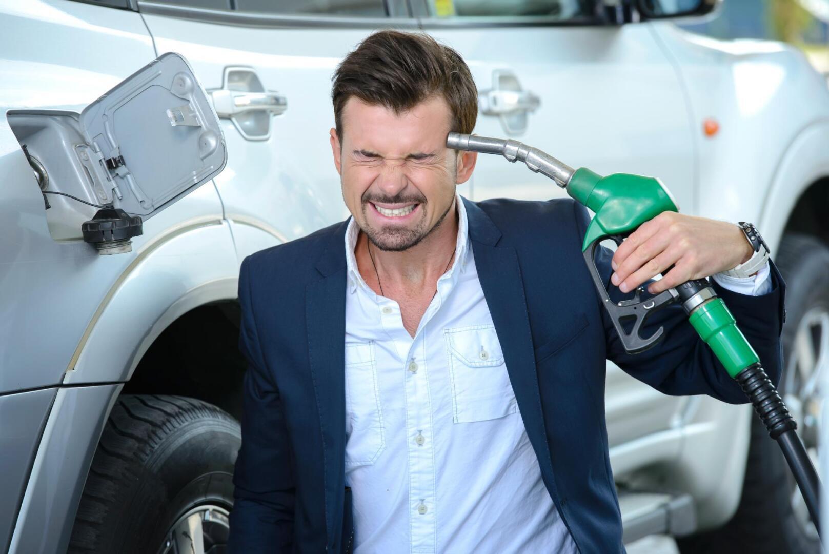 Менее качественный бензин: Россия ищет решение для сокращения дефицита топлива