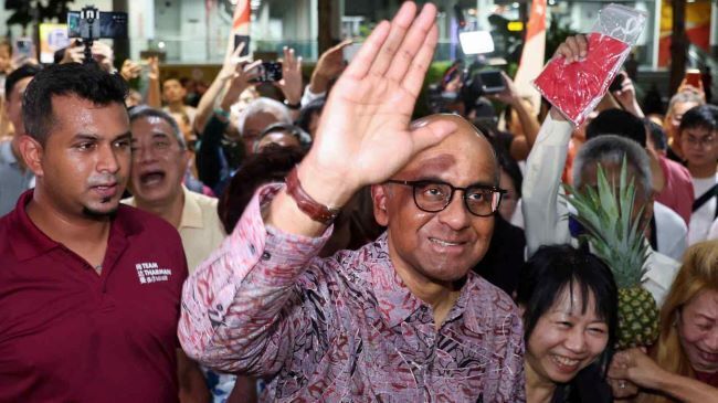 Избранный президент Сингапура Тарман ускоряет преемственность премьер-министра Ли