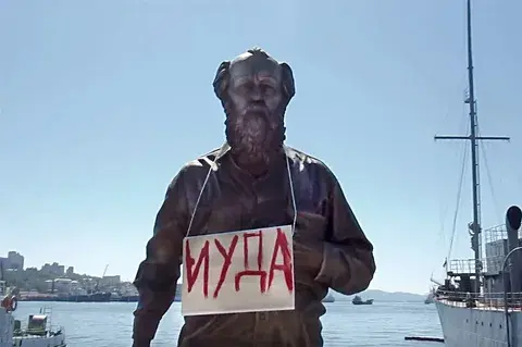 «Нет места памятнику»: Россиянин подал иск в суд с требованием демонтировать памятник Солженицыну во Владивостоке. Личное мнение