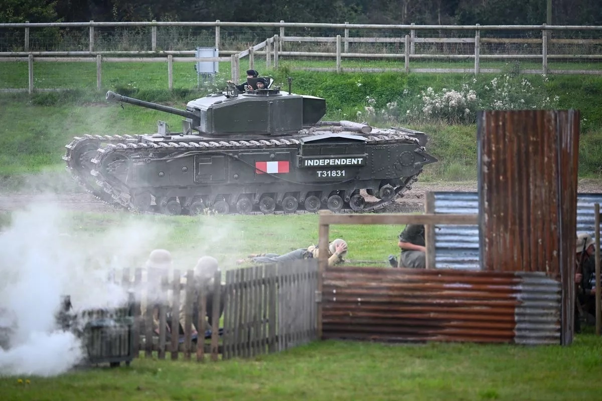 Британский танковый музей стал удивительным местом с живыми выступлениями и игровой зоной