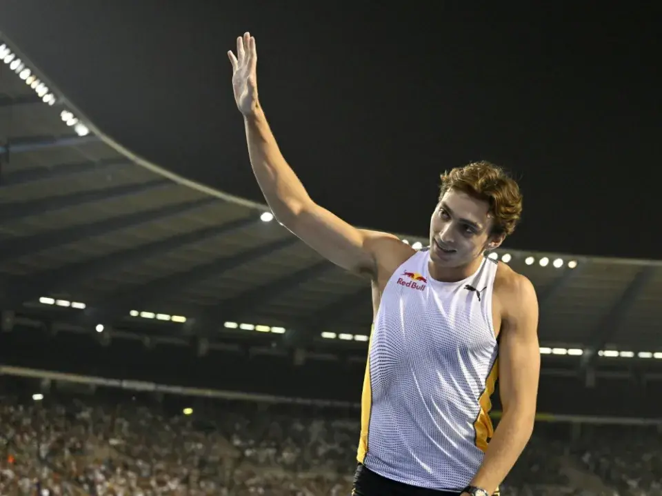 Дюплантис улучшил свой мировой рекорд в прыжках с шестом