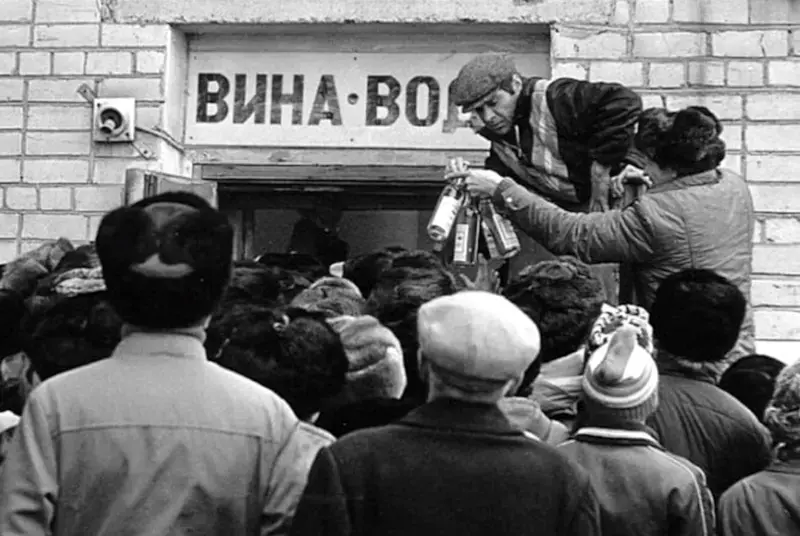 Сухой закон в СССР 1980-х — антиалкогольная кампания Михаила Горбачева и ее последствия.