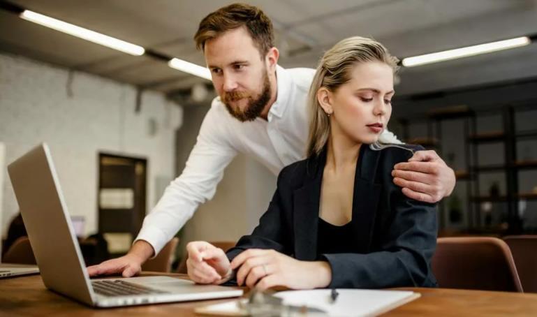 Любовные романы на работе – за и против