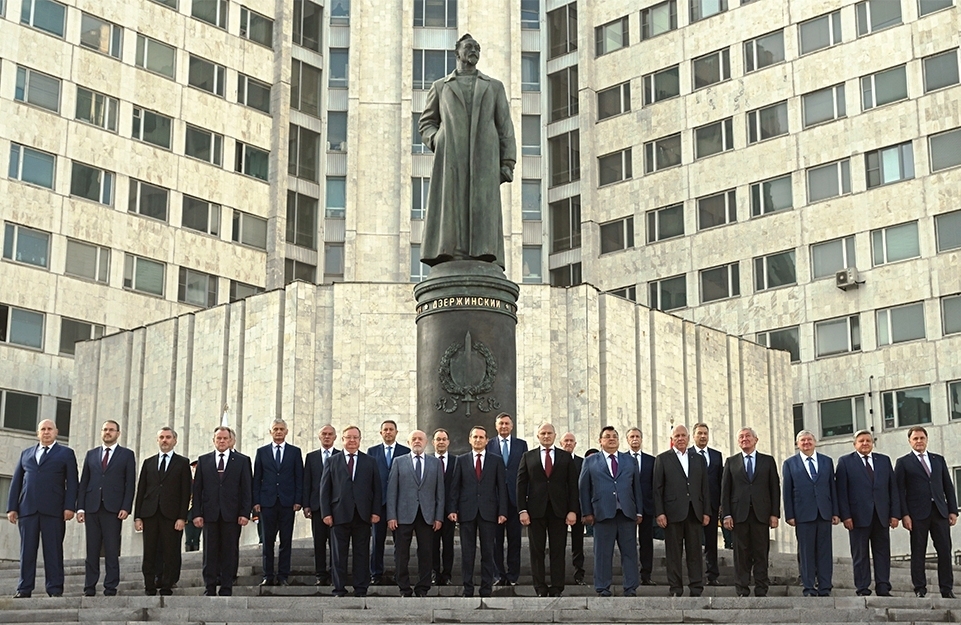 Ещё раз о памятниках: Посадить нельзя снести! А вы где поставите запятую?
