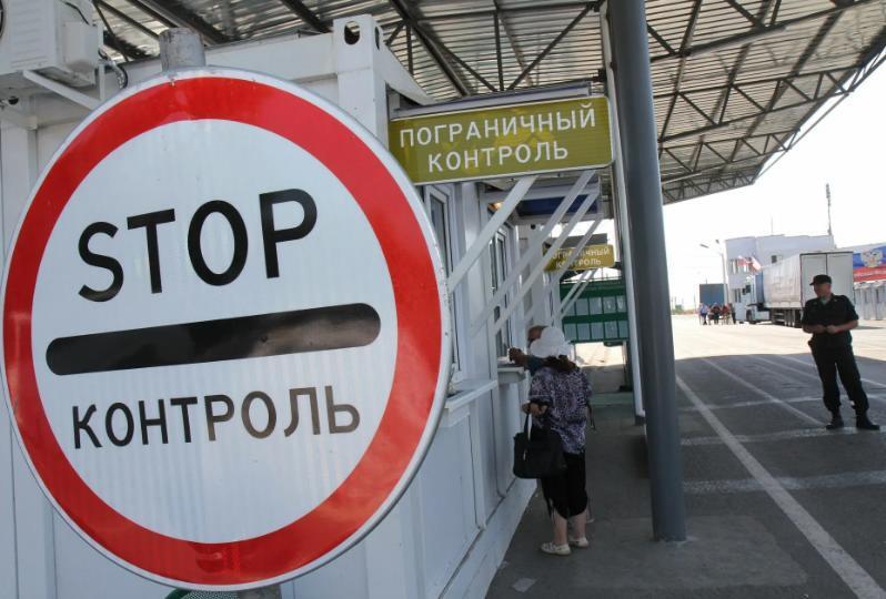 Россия постепенно опускает железный занавес с Европой, США и Канадой.