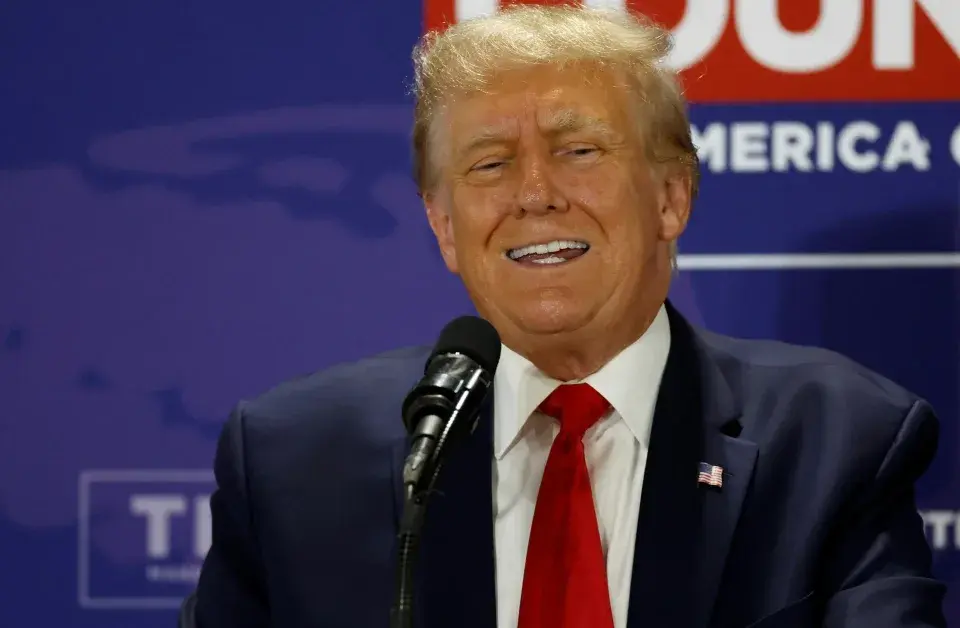 Скрытые заголовки: Почему Трамп почти никогда не носил маску от короны — в этом ли настоящая причина?