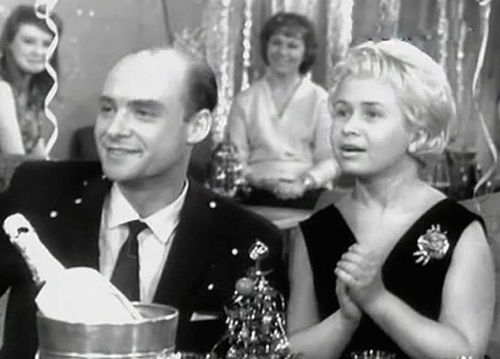 Казалось, эта творческая пара будет жить вечно. Н. Добронравов покинул свою музу А. Пахмутову. Многие опасаются за здоровье А. Пахмутовой