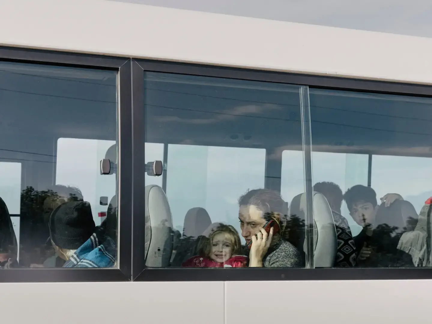 Беженцы бегут в Армению, поскольку отколовшийся анклав переходит под контроль Азербайджана