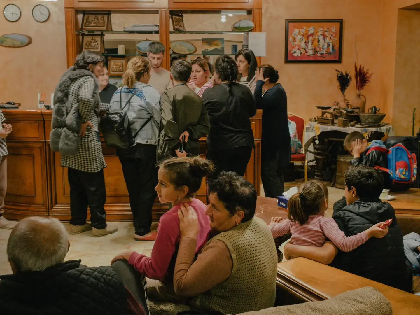 Беженцы бегут в Армению, поскольку отколовшийся анклав переходит под контроль Азербайджана