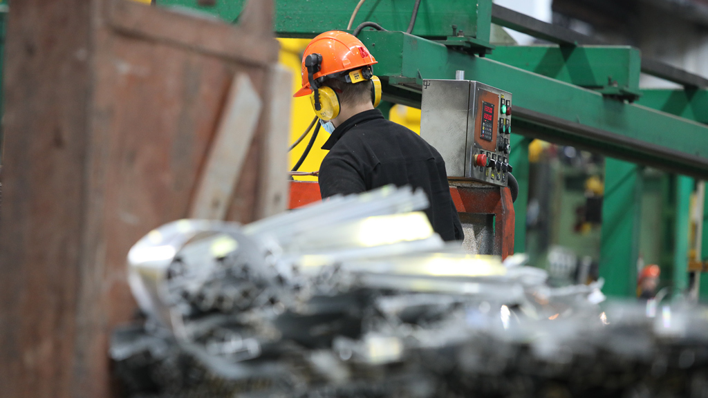 Правительству предложили создать перечень отраслей с указанием дефицита кадров