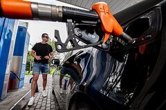 Внезапный рост цен на бензин в России объяснили