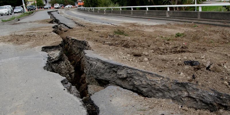 Геологические и климатические факторы, обуславливающие образование разломов почвы на юго-западе США