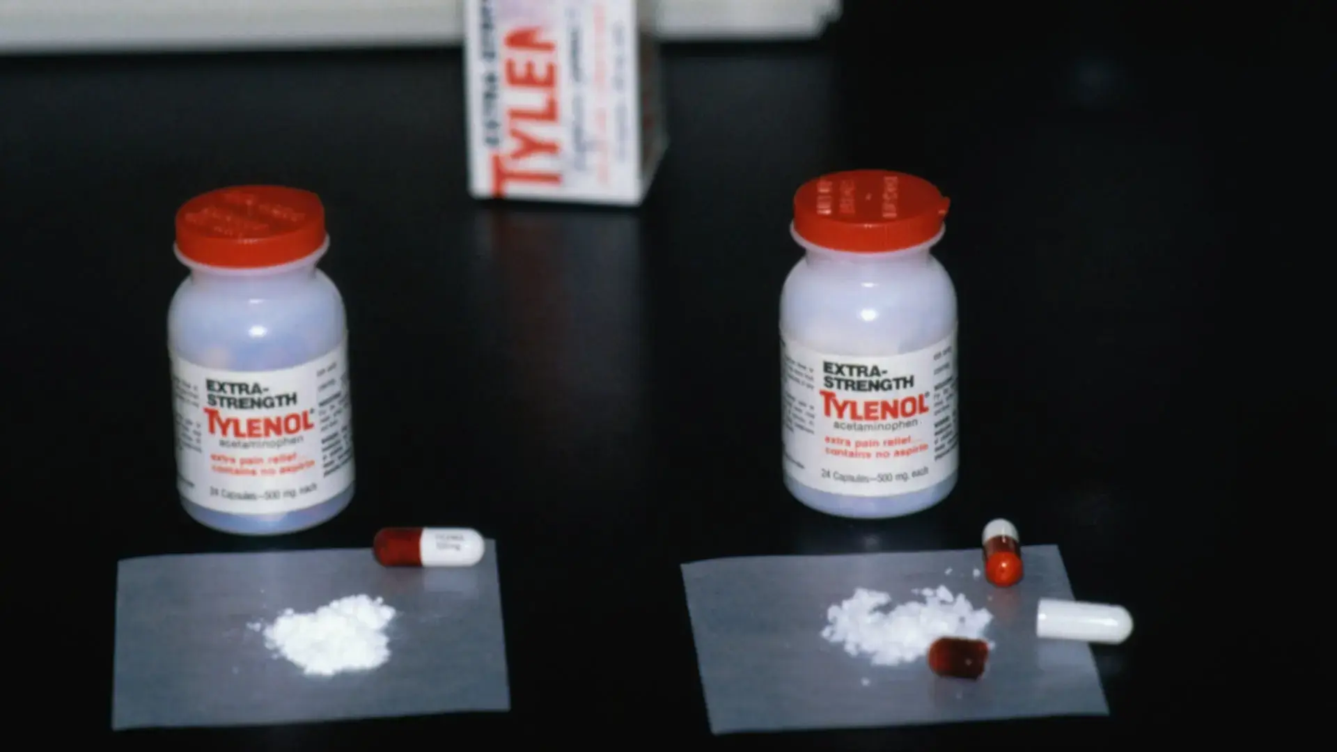 Тайленол с цианидом убивает семерых