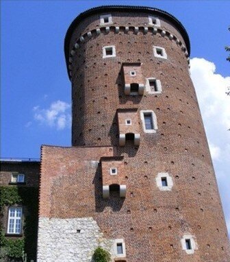 Почему средневековые туалеты назывались "гардероб" и для чего ещё они предназначались...