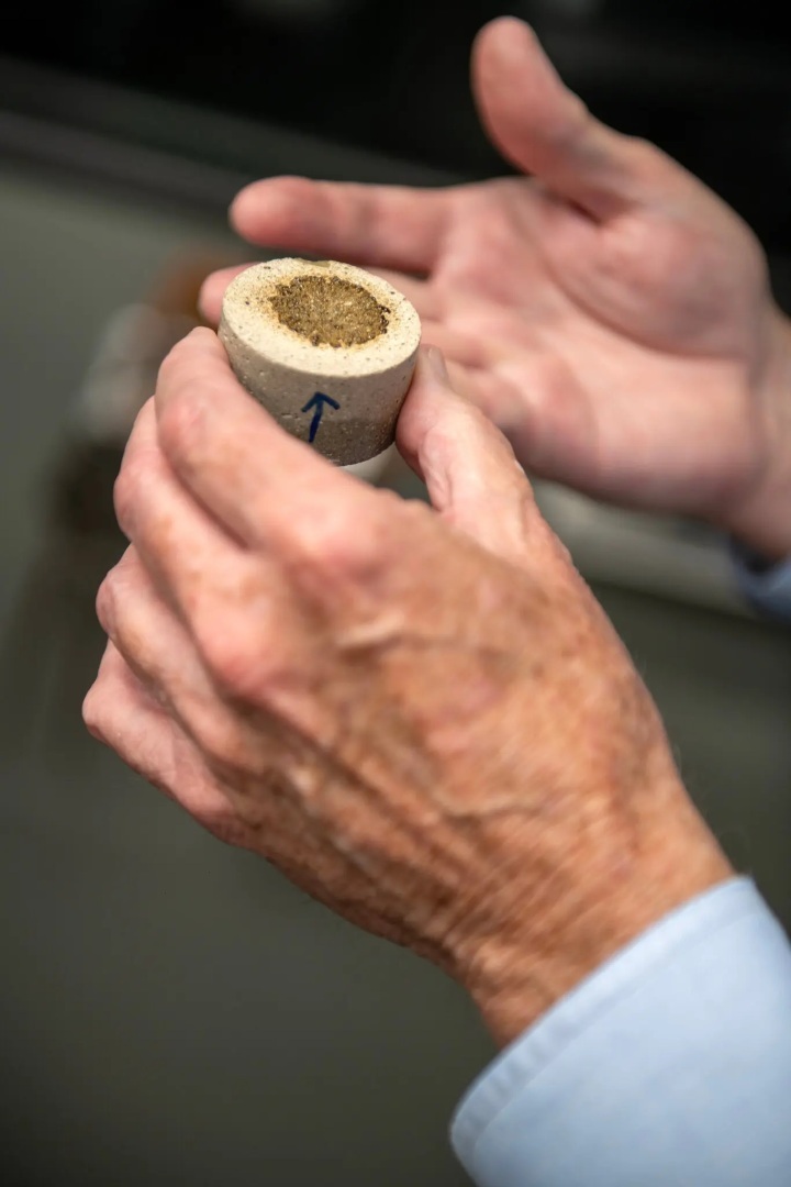 Может быть, при вашей жизни люди будут жить на Луне, а затем и на Марсе